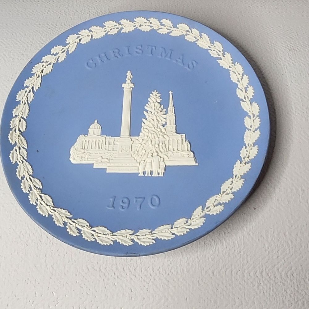 Wedgwood Jasperware Christmas Plate 8" Diameter  Vintage 1970 V301